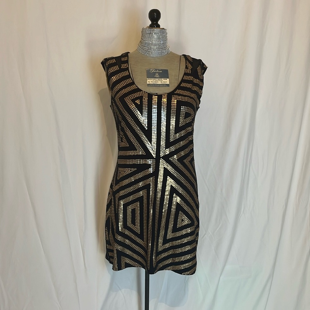 Express M Black and gold sequins geometric designs. Sleeveless midi scoop neck.
